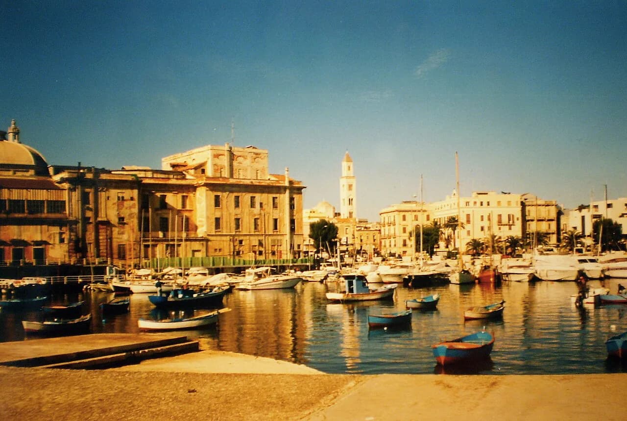 Bari Airport to Cruise Port: Taxi, Train and Bus Options