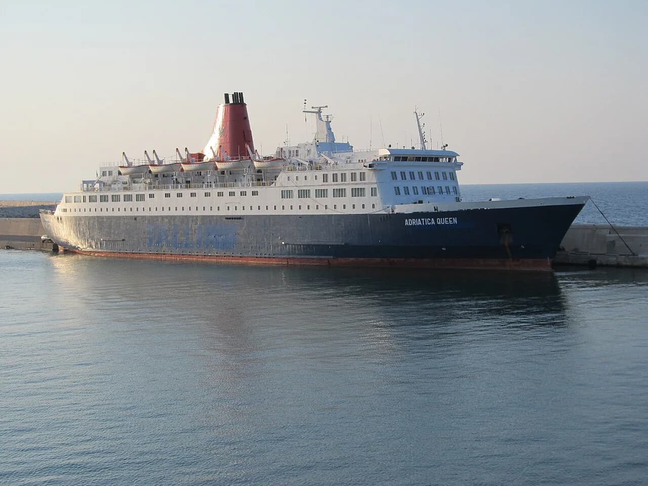 Bari Cruise Port to Old Town: Walk, Taxi or Bus
