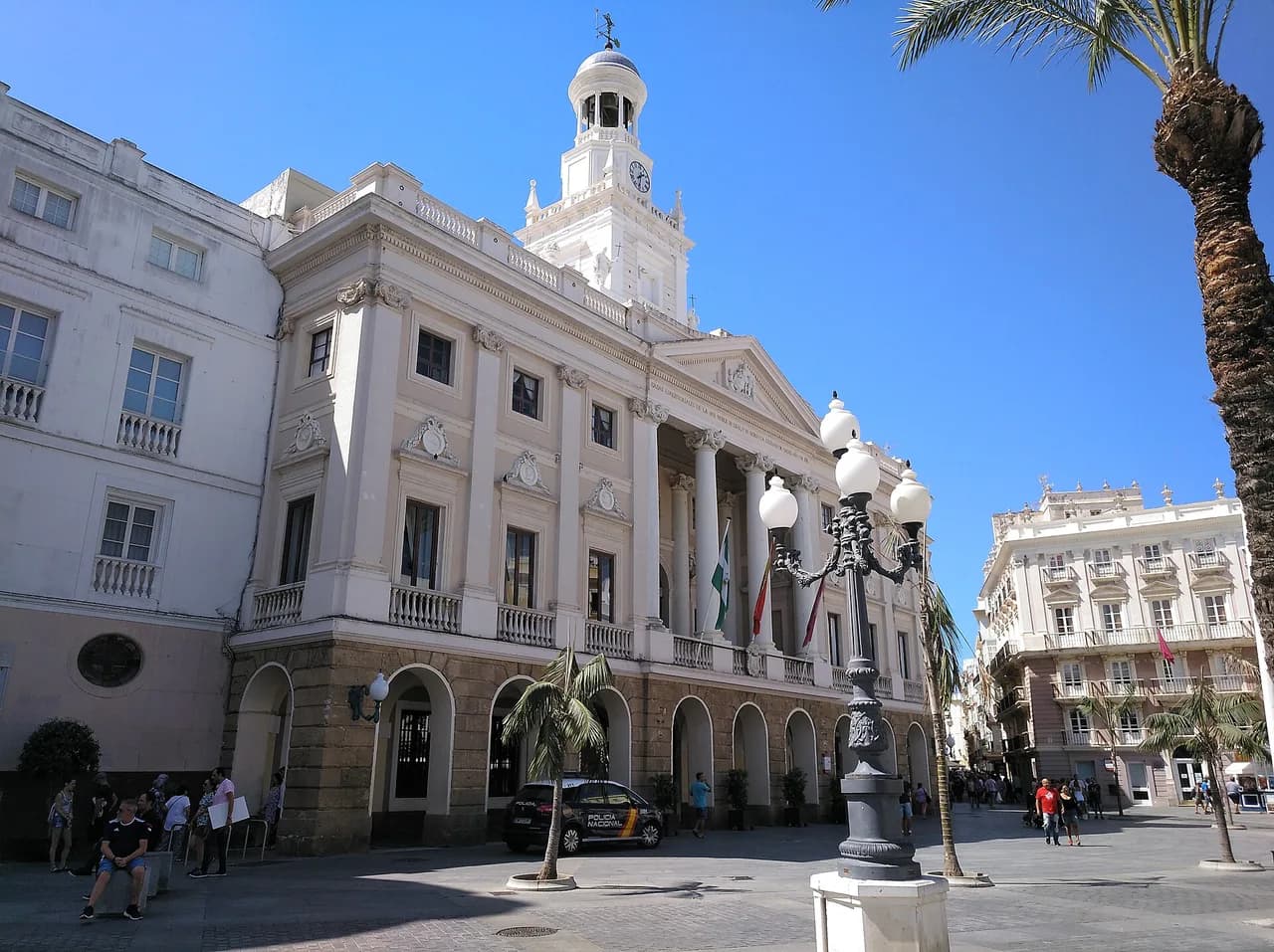 Cádiz Cruise Port to City Centre: Walk, Shuttle or Taxi