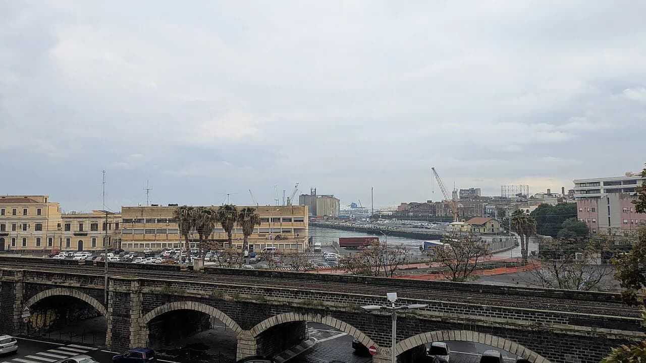 Catania Cruise Port to the City Centre: Walking, Bus or Taxi
