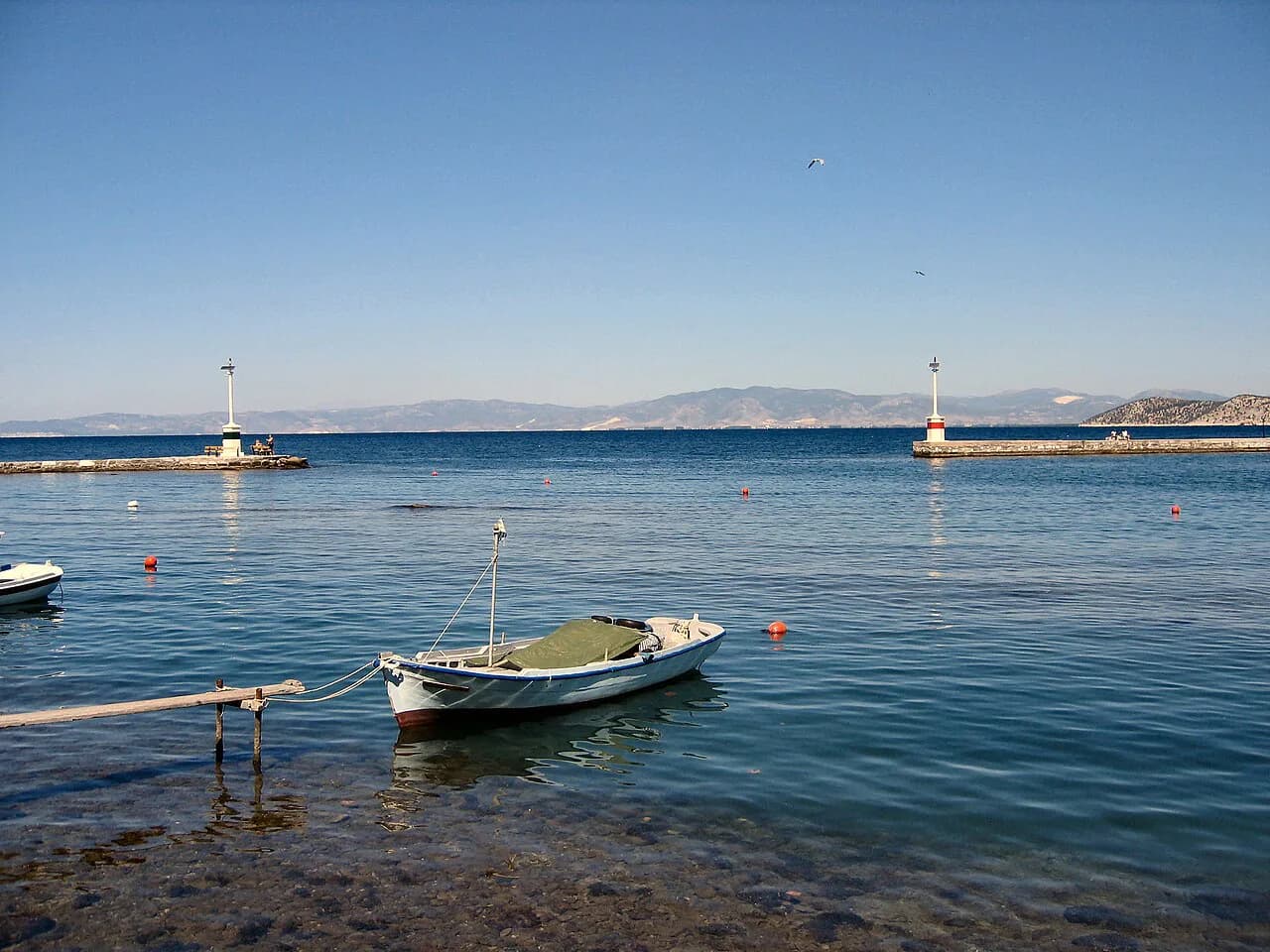 Cruise Ports in Greece: Where Ships Dock and What Fits a Port Day