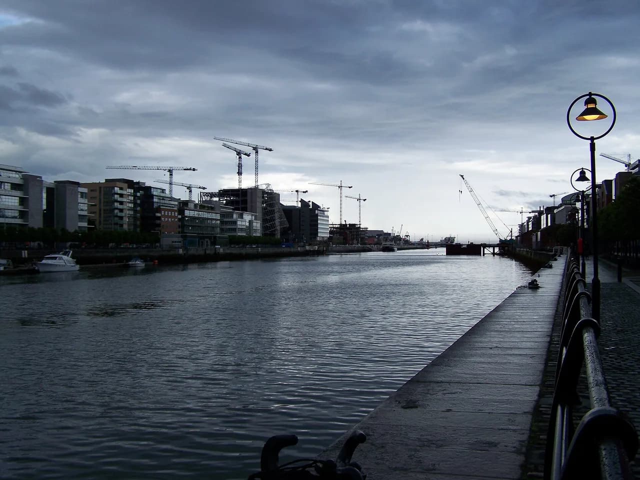 Dublin Port to Dublin Airport: Transfer Options Guide