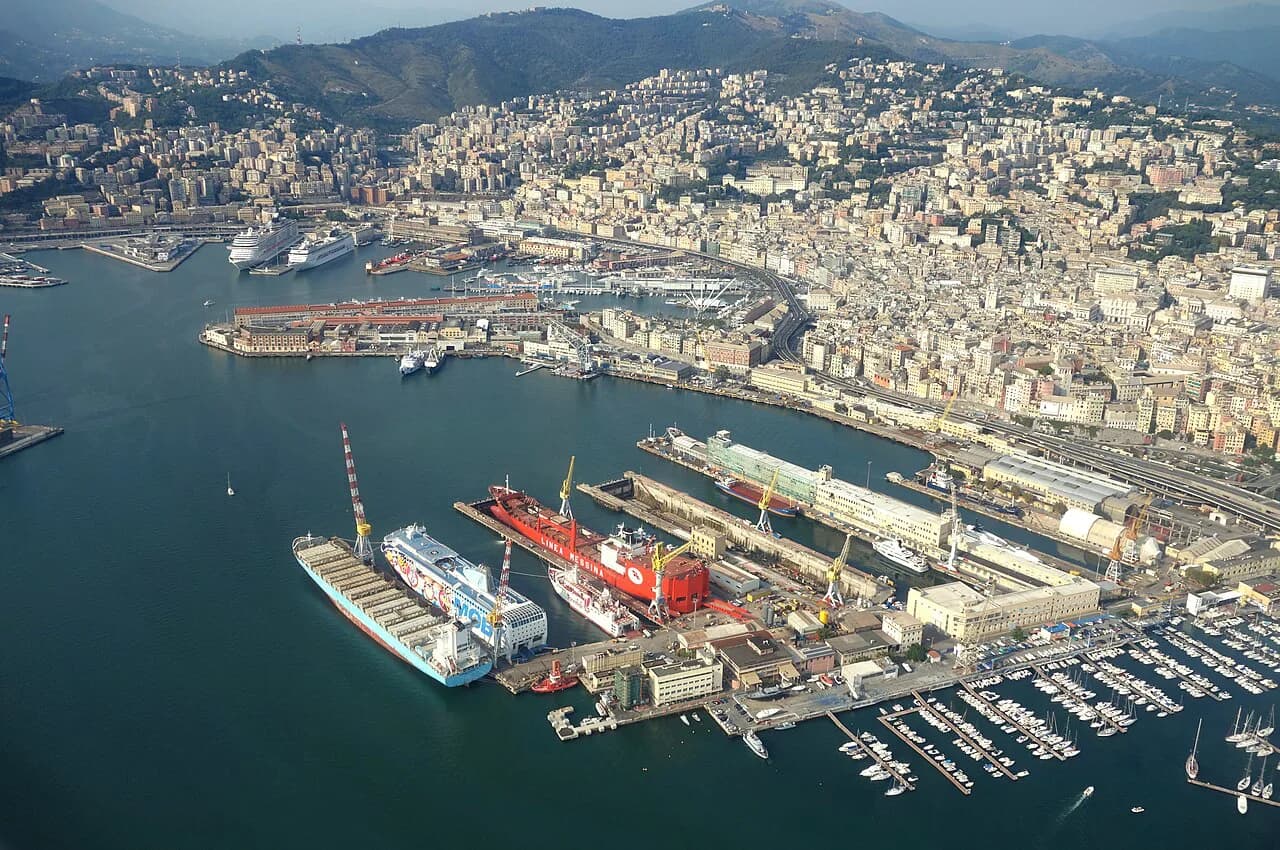 Genoa Cruise Port to the City Centre: Walking, Bus or Taxi