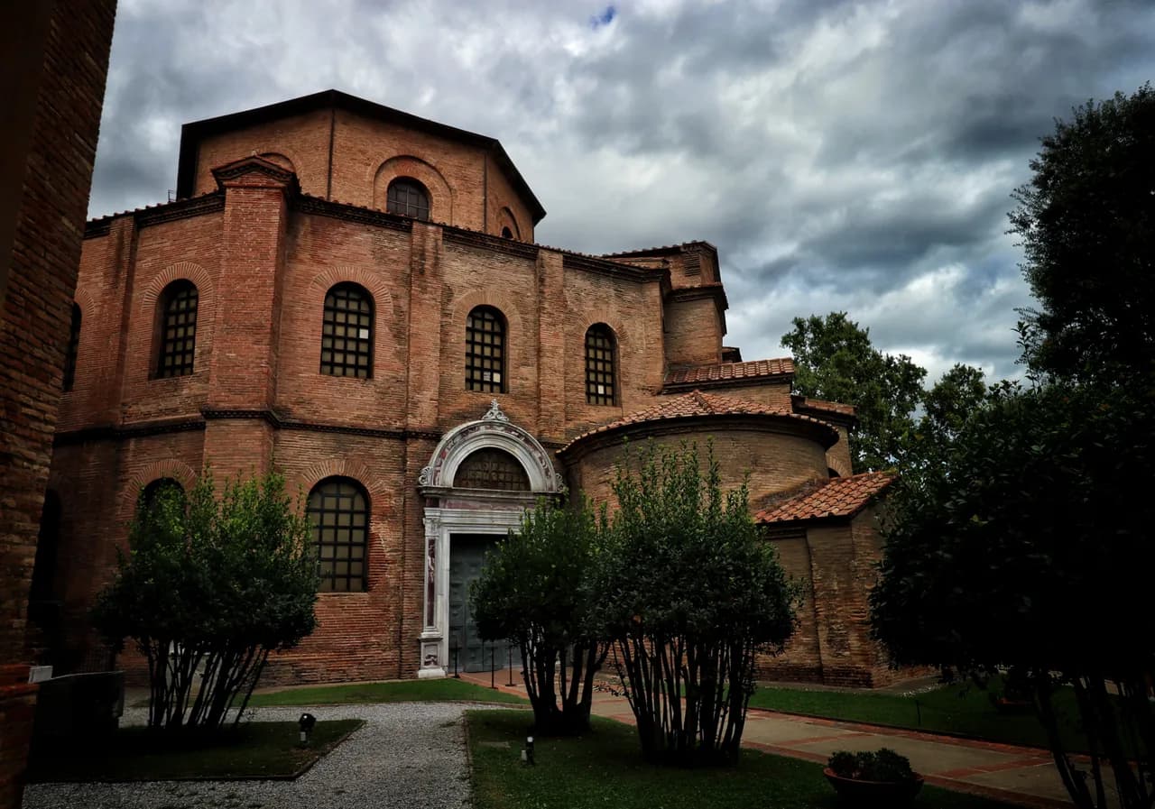 Hotels Near Ravenna Cruise Port: City or Coast to Pick
