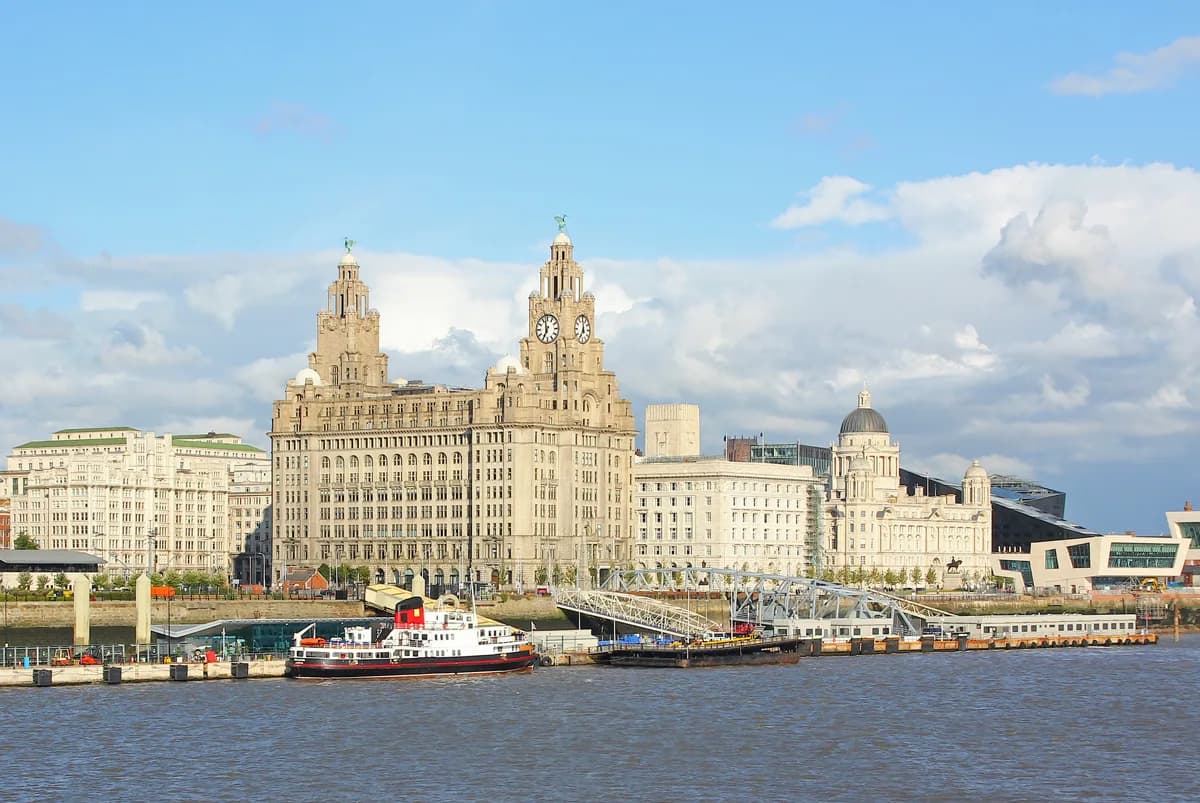 Liverpool Cruise Excursions: Tours vs Local Guides vs DIY