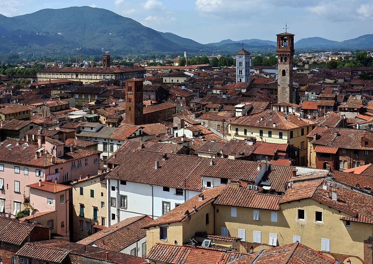 Livorno Cruise Port to Lucca: Train, Bus or Tour Guide