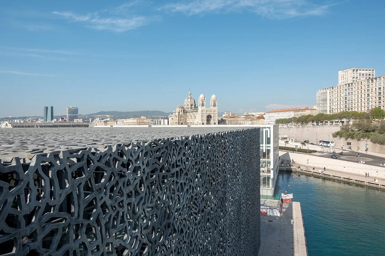 Marseille Shore Excursions: Ship Tours vs Local Operators