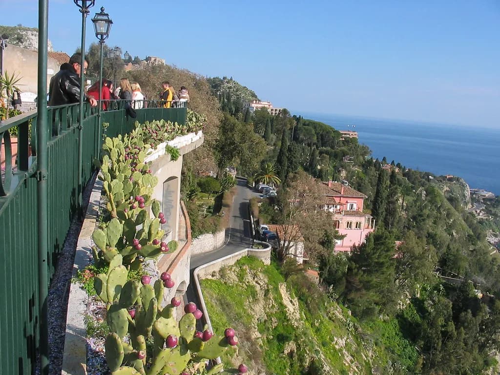 Messina Cruise Port to Taormina: Train, Taxi or Tour