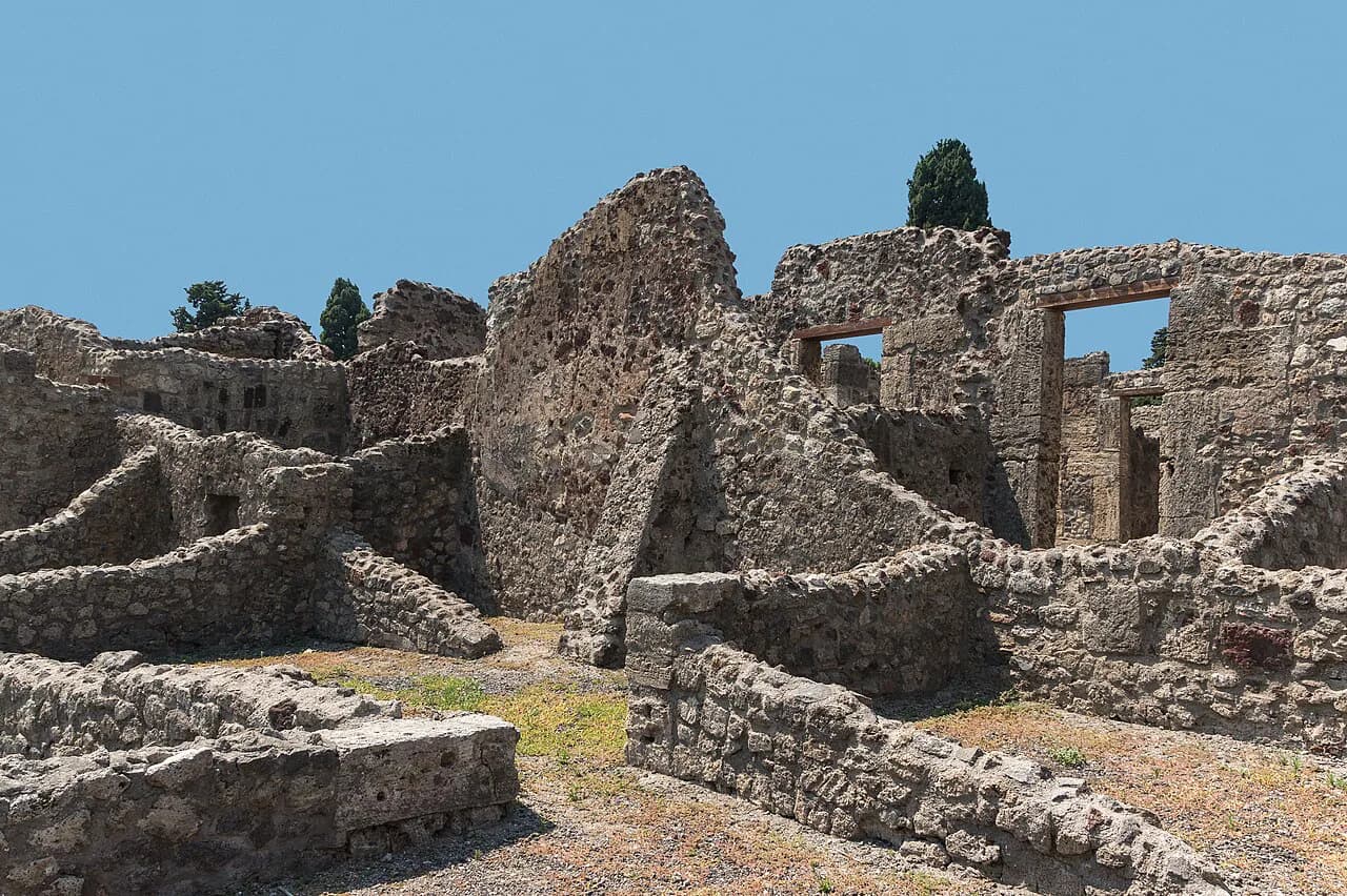 Naples Port to Pompeii: Train, Bus, Shuttle or Tour