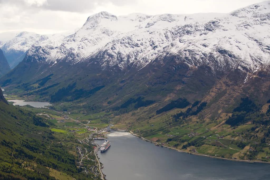 Olden Cruise Port to Loen Skylift: Shuttle & Ticket Guide