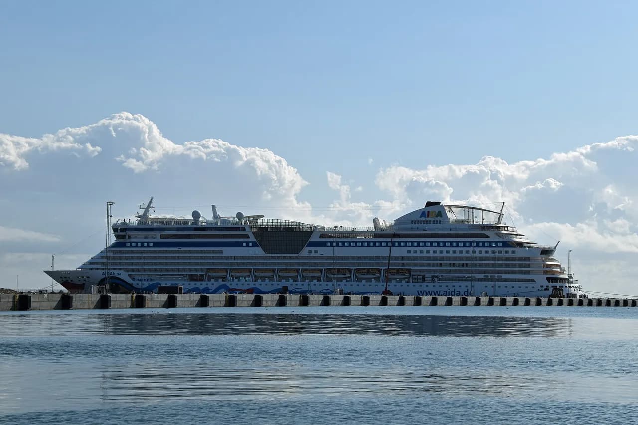 Skagen Cruise Port: Where Ships Dock and Getting to Grenen