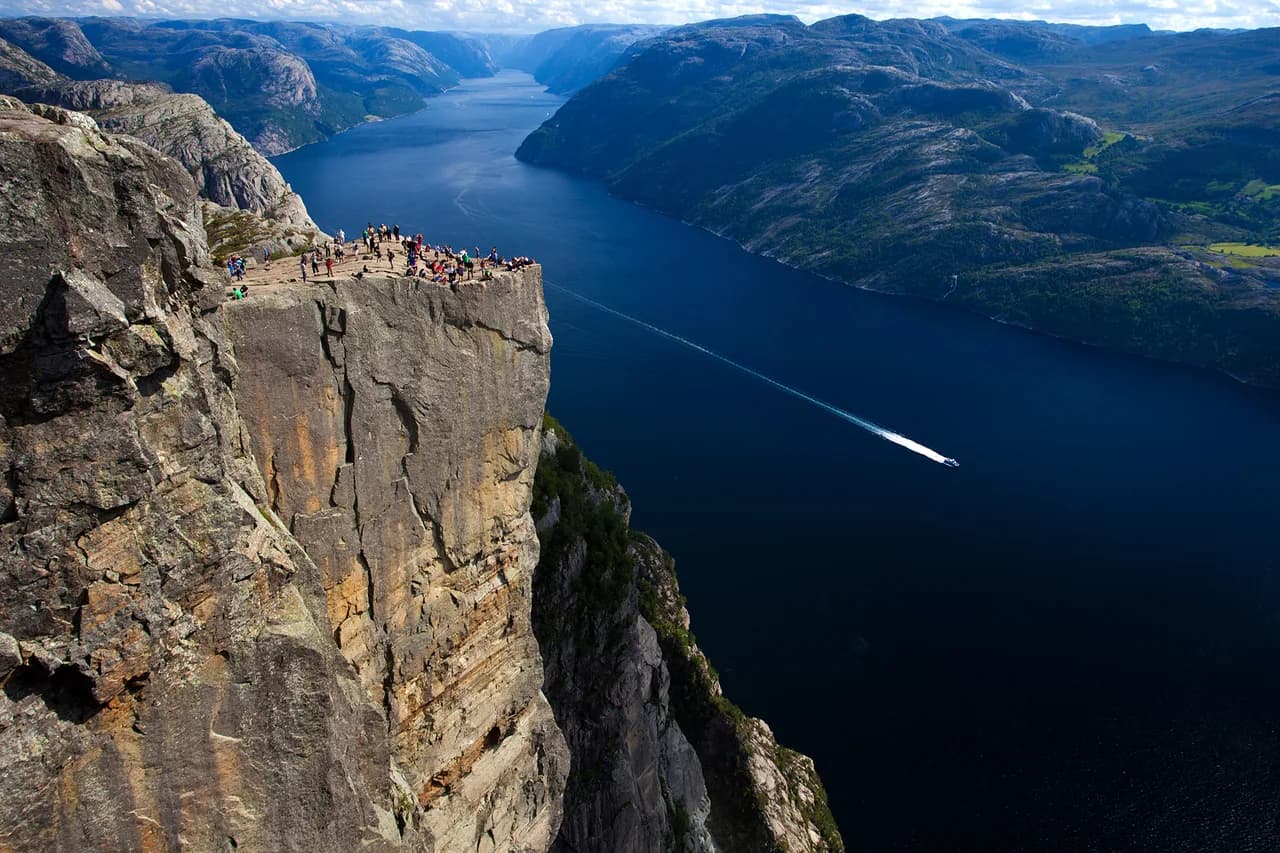 Stavanger Cruise Port to Pulpit Rock: Hiking or Cruise?