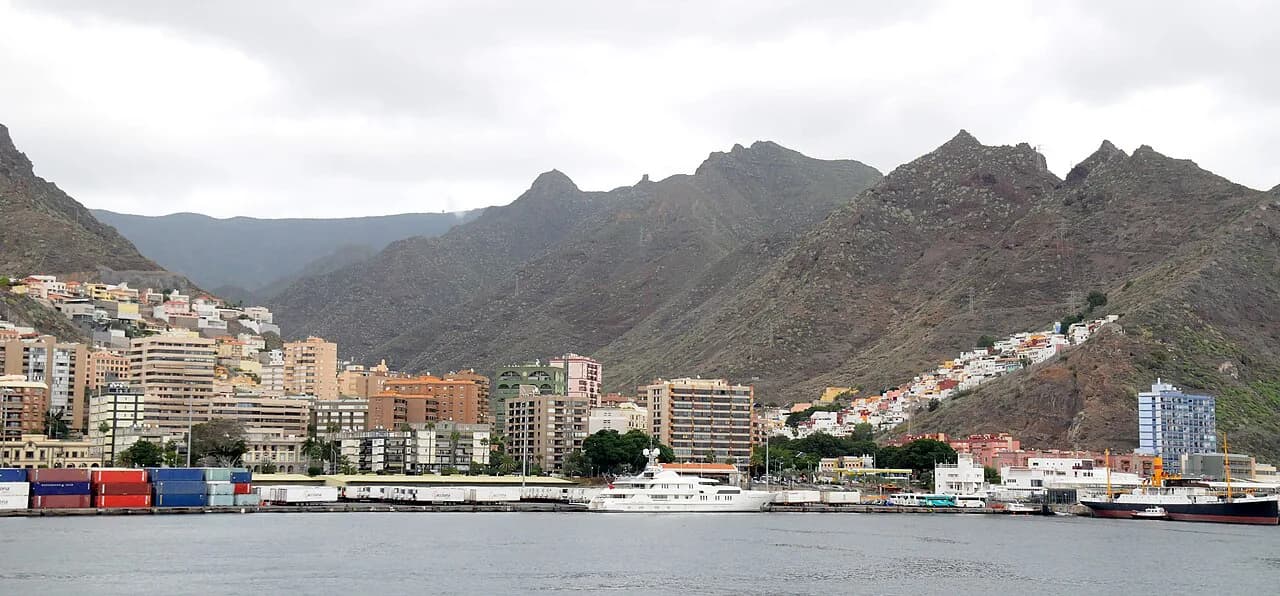 Santa Cruz de Tenerife Cruise Port: Docking & Town Guide
