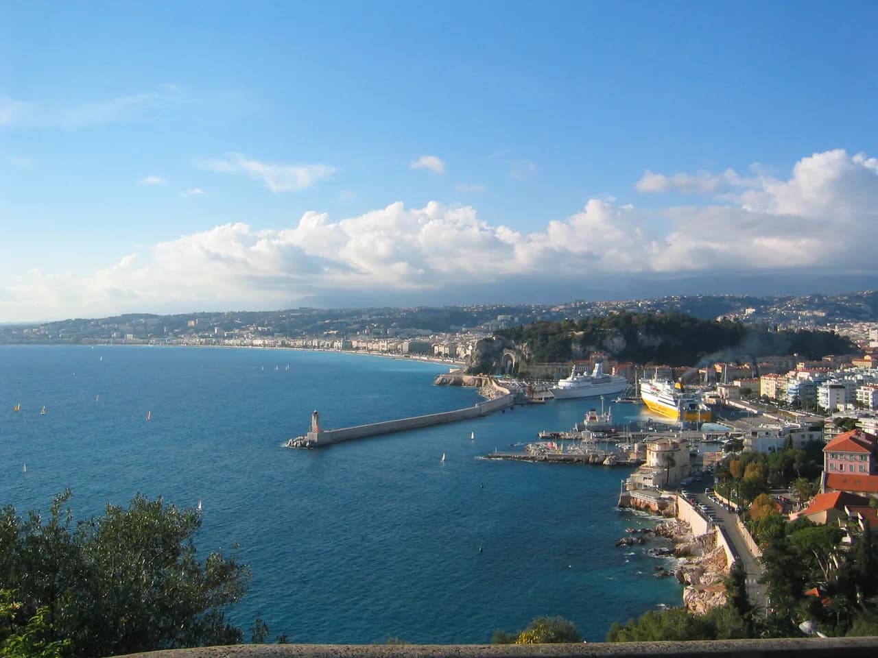 Villefranche Cruise Port to Nice: Train, Bus or Tour