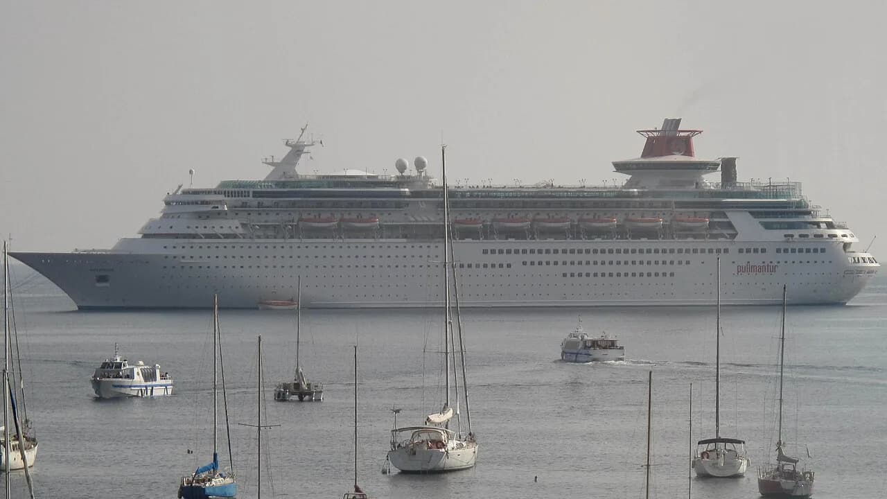Villefranche Shore Excursions: Ship Tours vs Local Operators