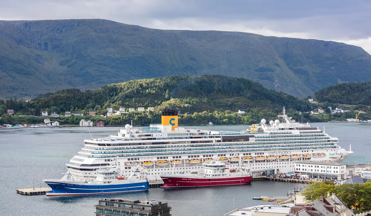 Ålesund Cruise Port to City Centre: How to Get There