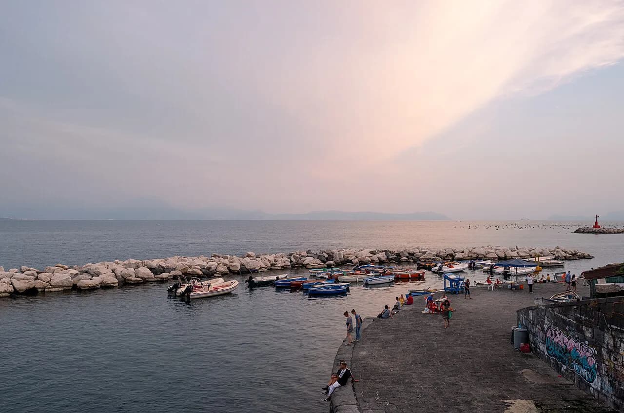 Naples Cruise Port to the City Centre: Walking, Bus or Taxi