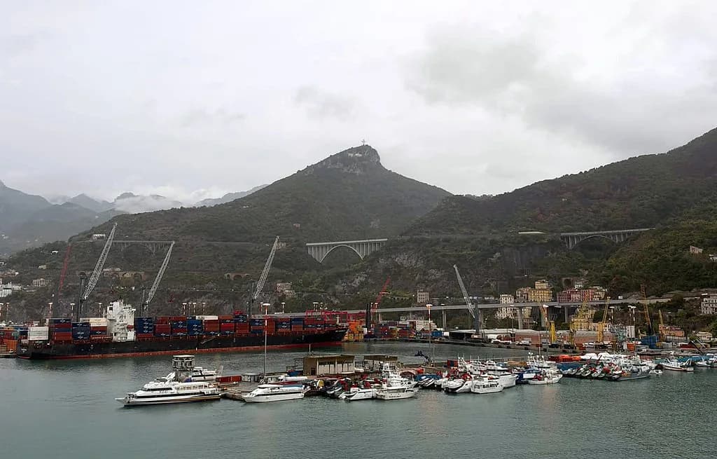 Salerno Cruise Port to Pompeii: Train, Taxi or Ship Tour