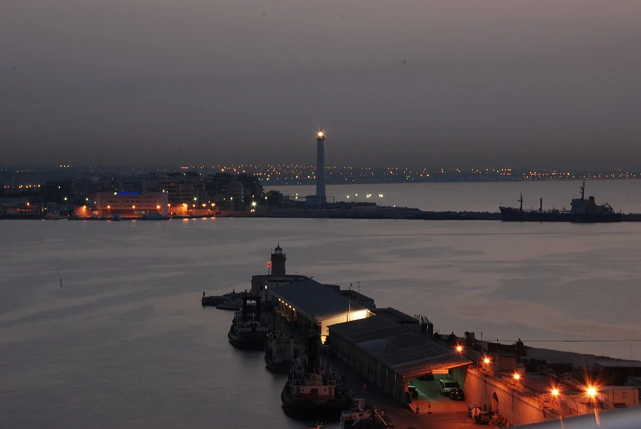 Bari-porto serale