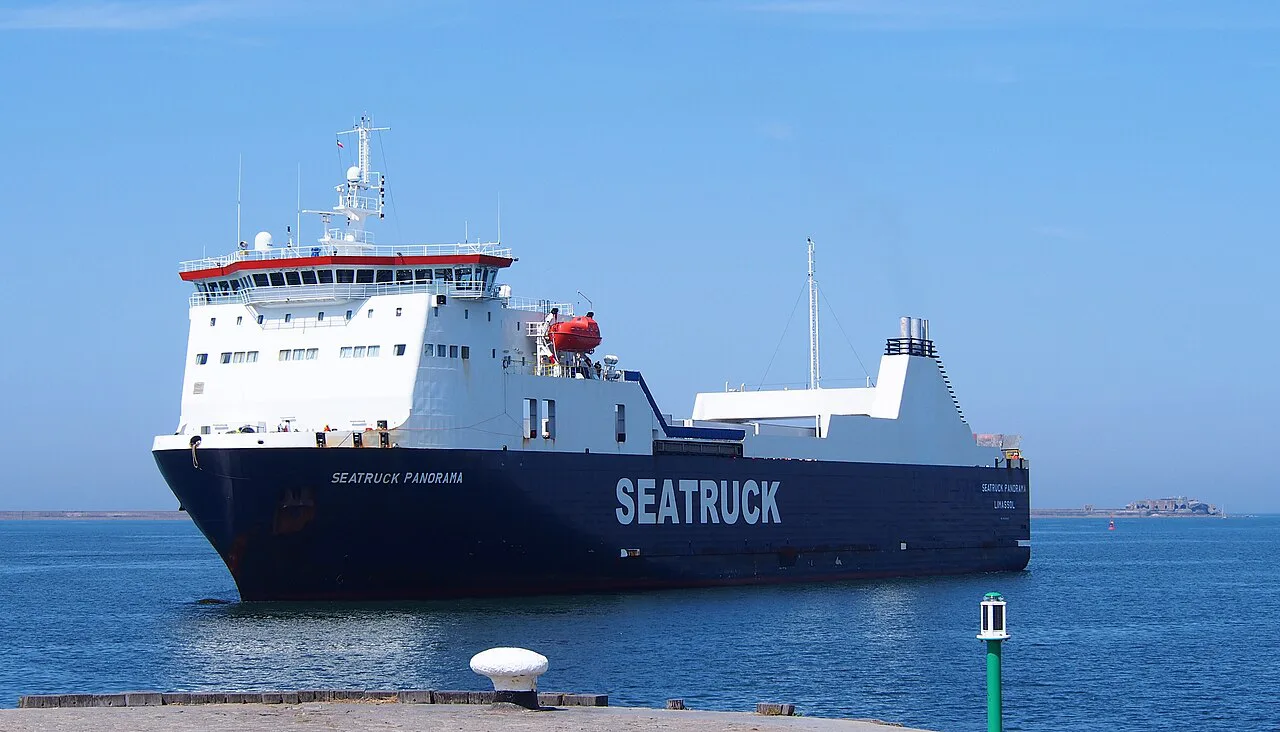 FranceNormandieCherbourgOctevilleRadeSeatruckPanorama, Cherbourg