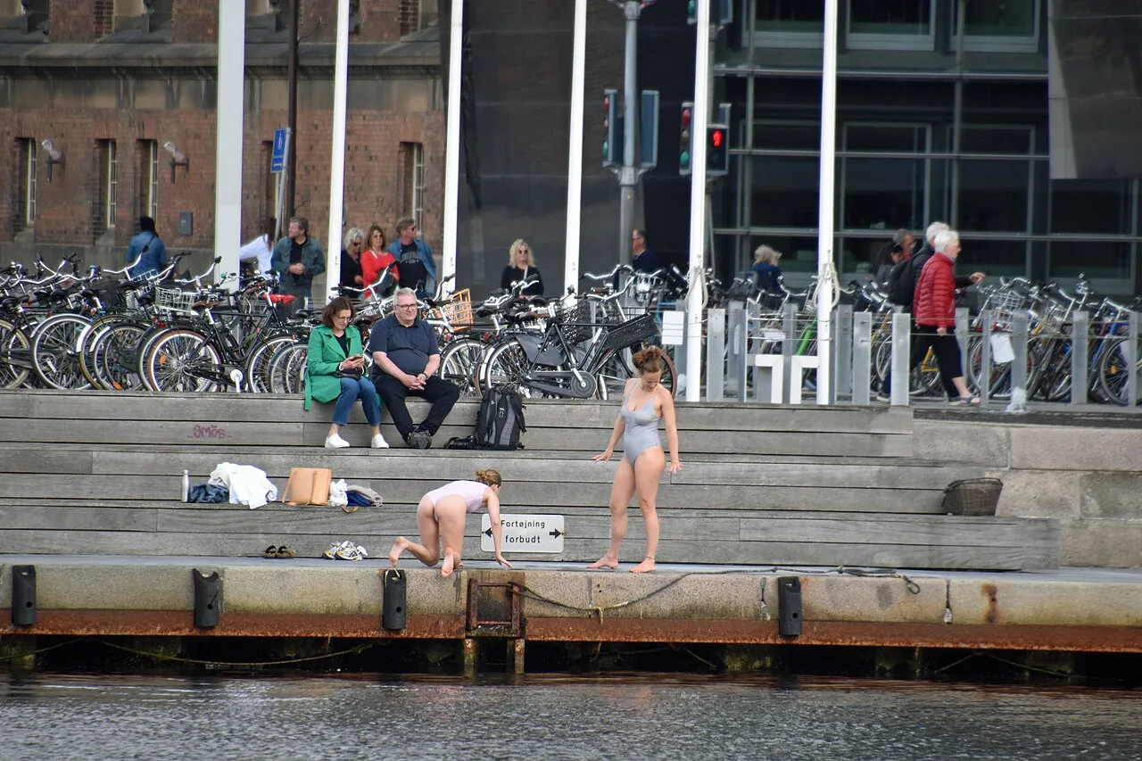 Women swimming in the Harbour of Copenhagen