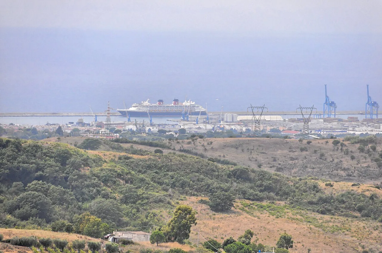 Civitavecchia harbour by-RaBoe