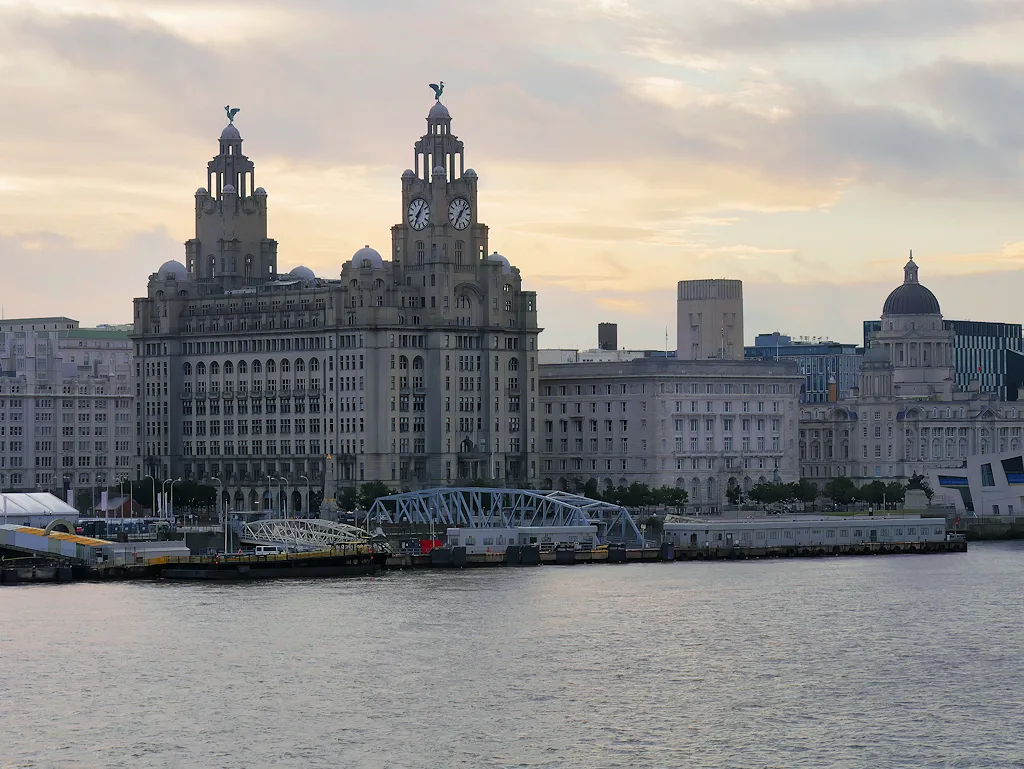 Liverpool Pier Head, The Royal Liver Building - geograph.org.uk
