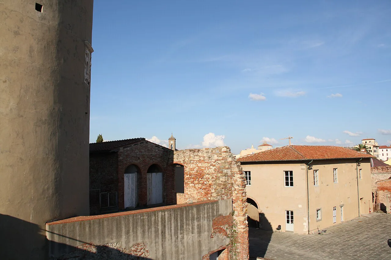 Livorno Fortezza Vecchia courtyard 02 @chesi