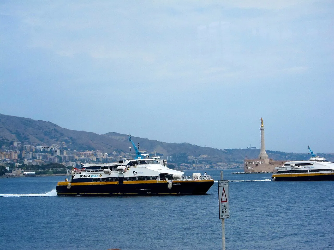 High Speed Crafts entering Messina Harbour - 8 Sept