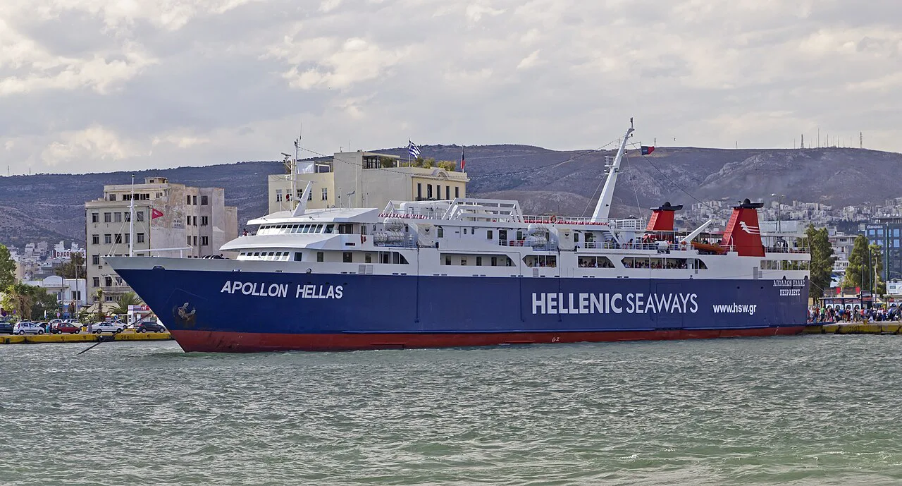 Attica 06-13 Piraeus 07 Port