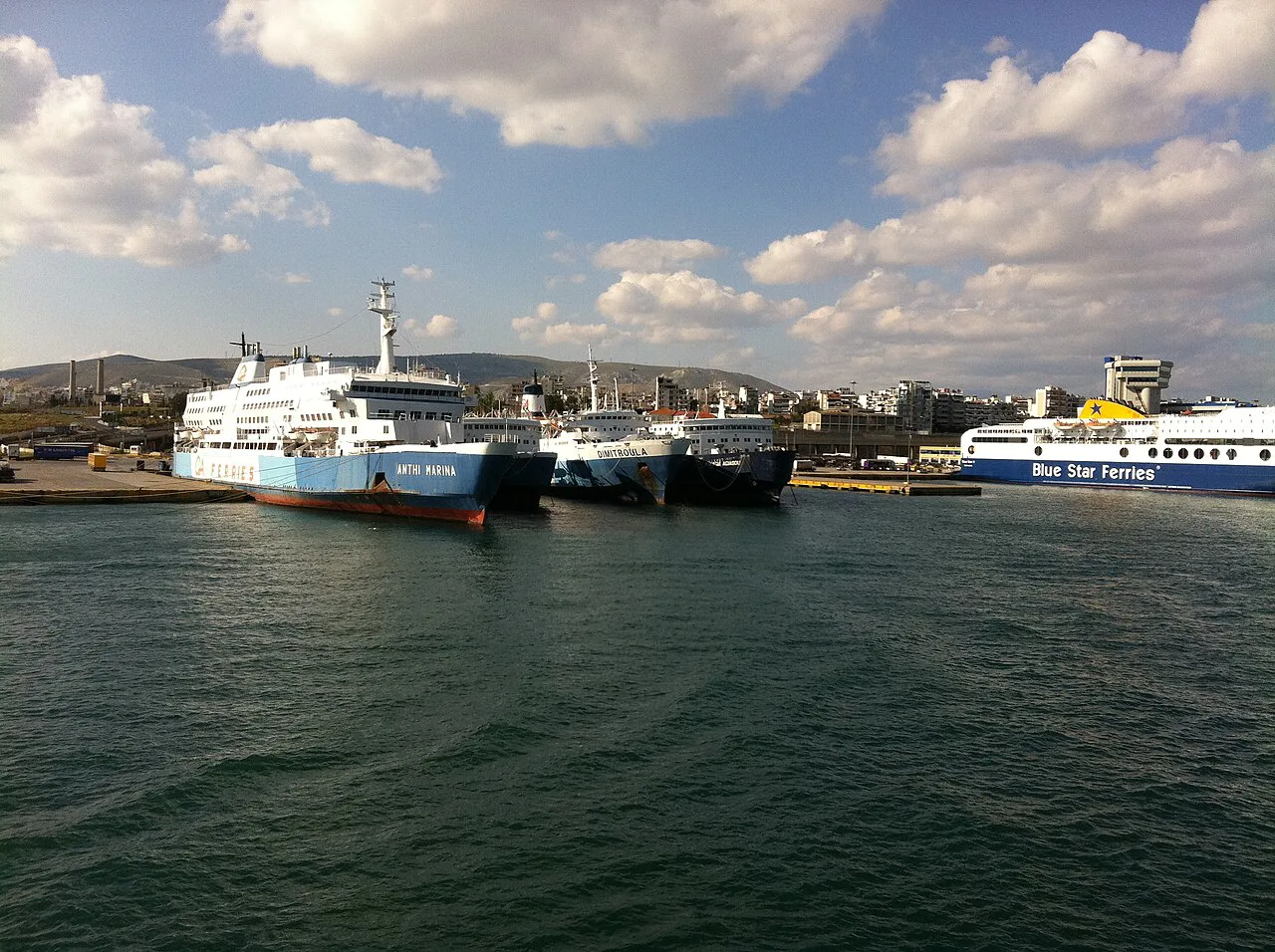 Piraeus Harbour, Greece - panoramio