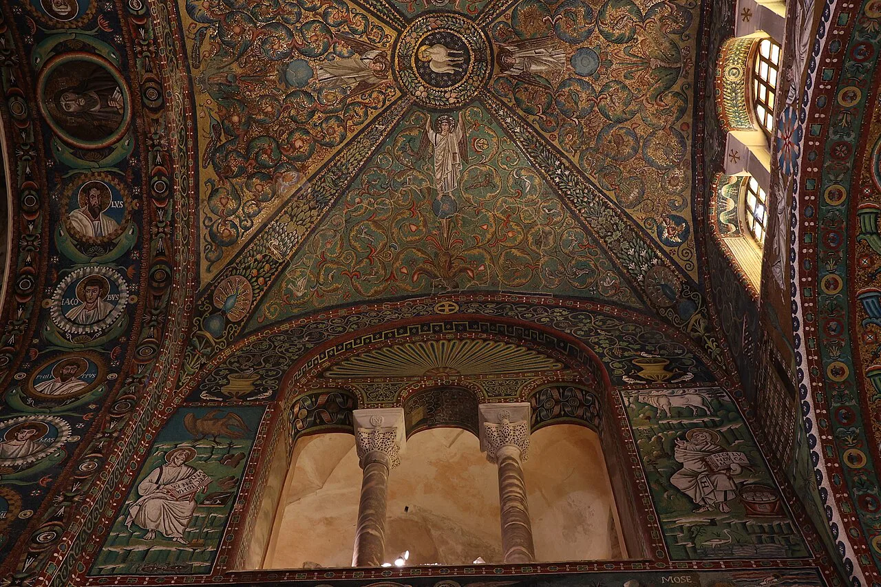 Ravenna - Basilica di San Vitale - veduta del presbiterio verso la volta