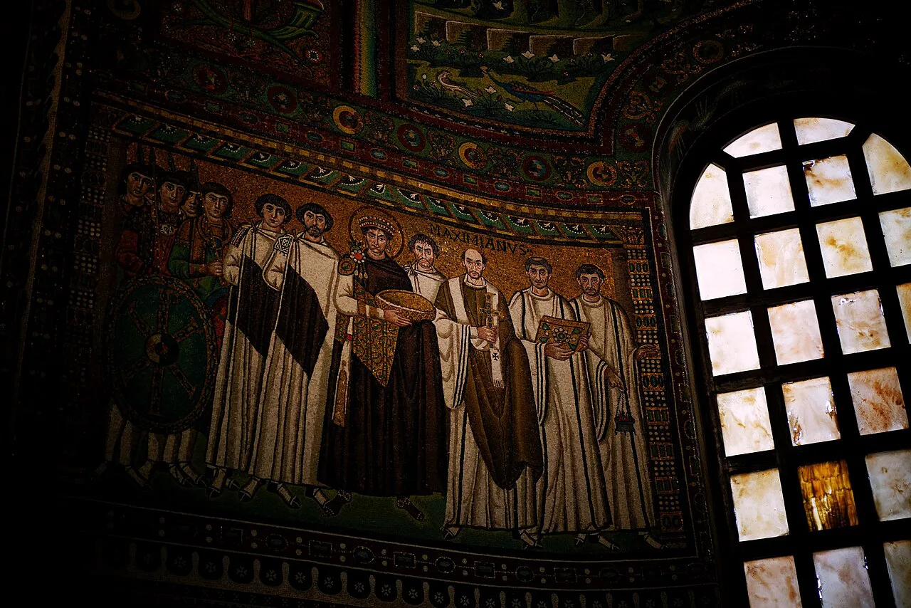 Basilica di San Vitale, Giustiniano I e il suo seguito, Ravenna