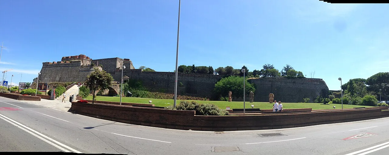 Savona - Corso Giuseppe Mazzini - Complesso Monumentale del Priamar - panoramio