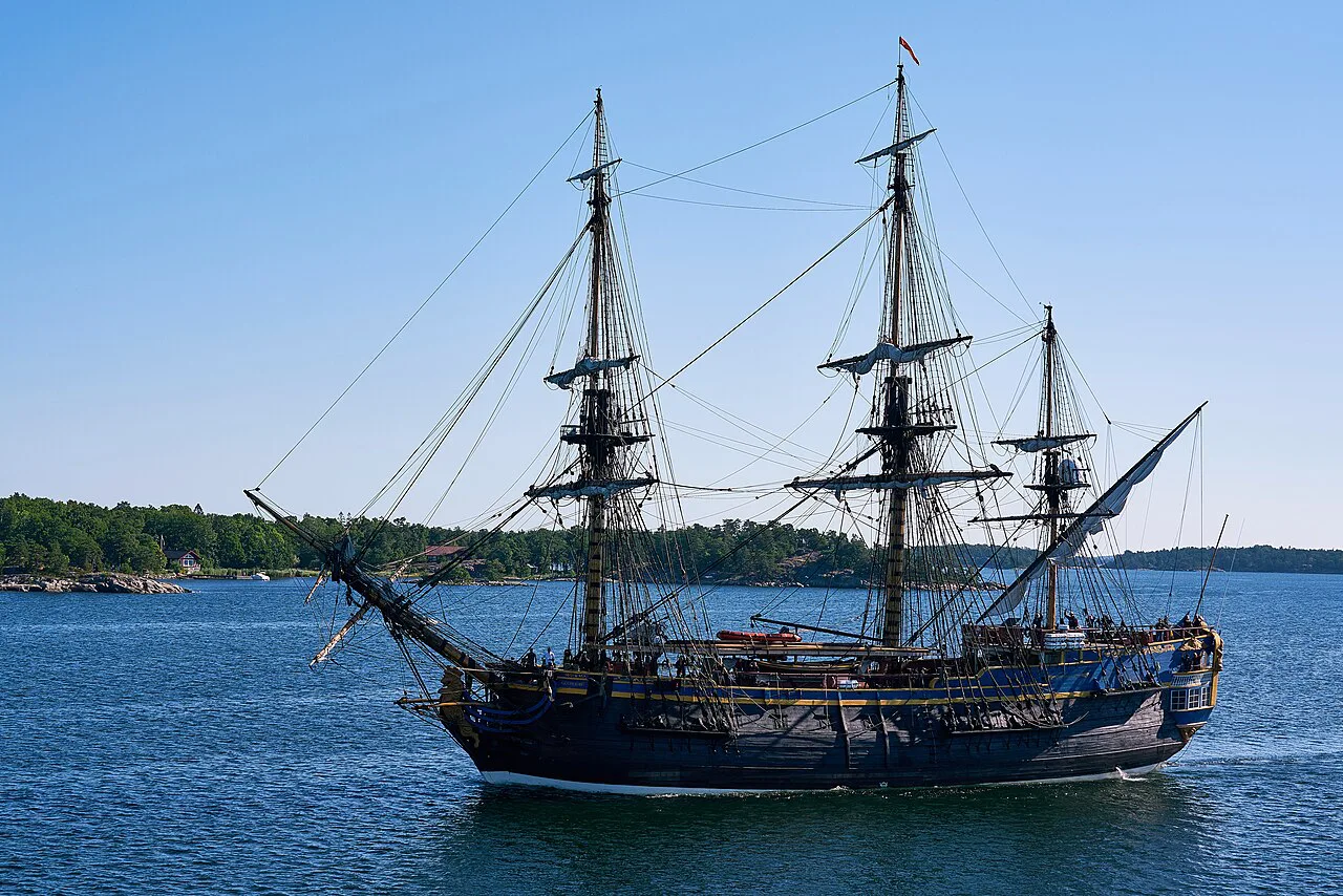 Sailing ship Götheborg in Stockholm archipelago - port side V-P