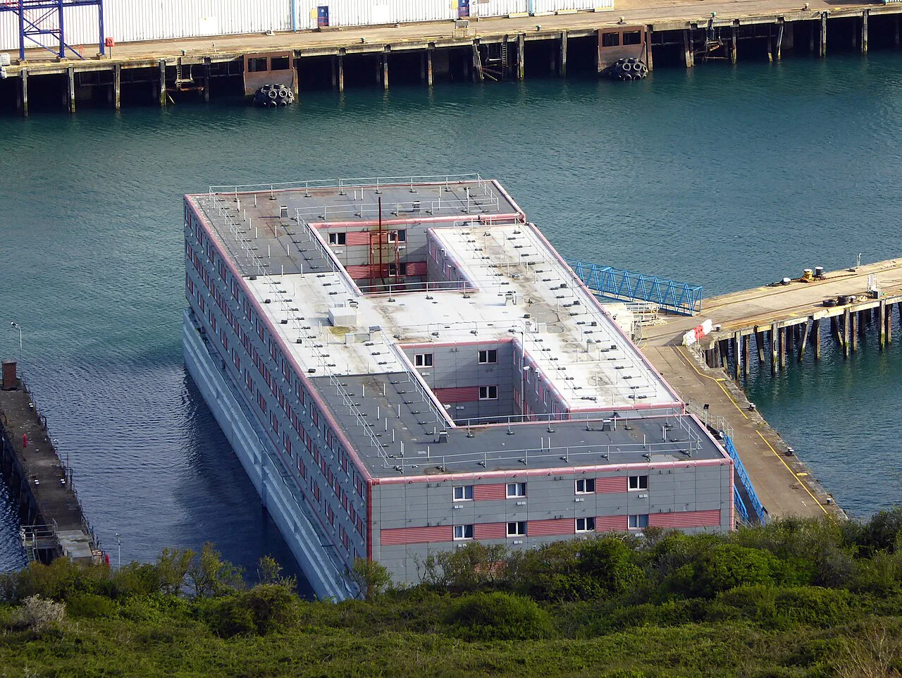 Bibby Stockholm, Portland Port