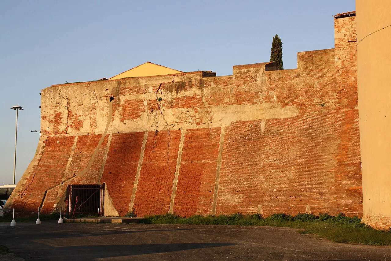 Livorno Fortezza Vecchia walls 04 @chesi