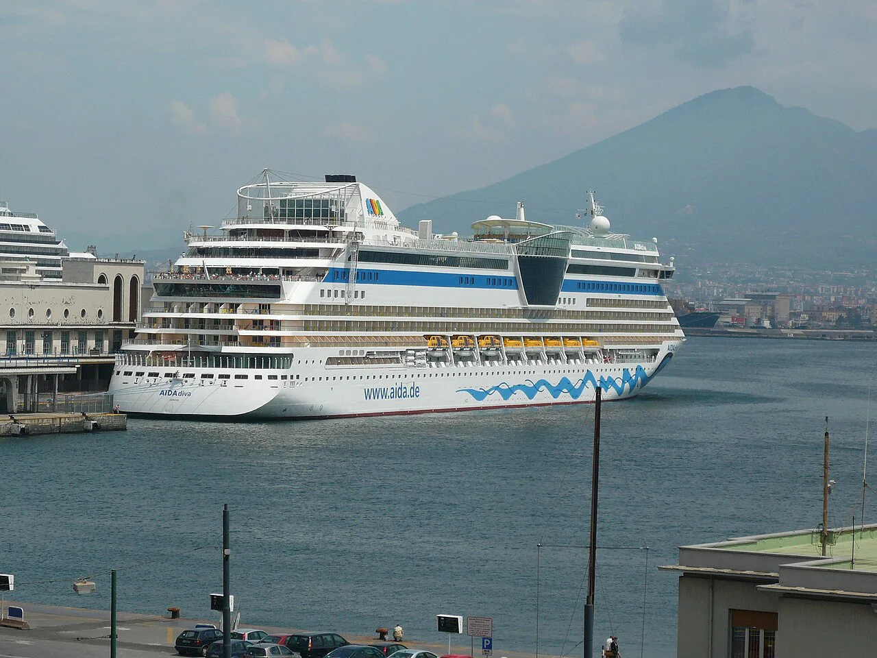 AIDAdiva in Naples