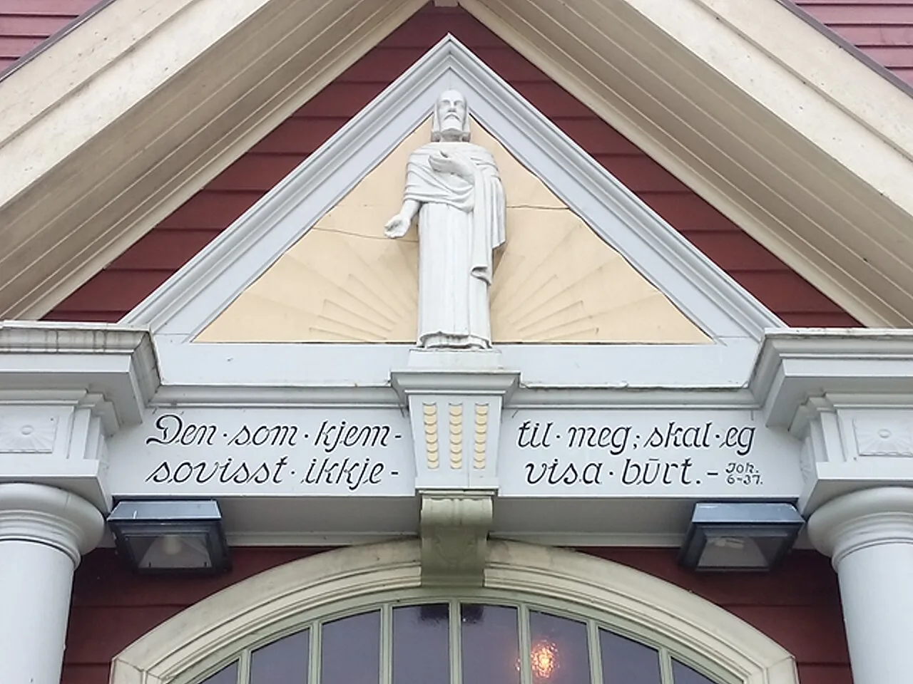 Olden kirke inngang