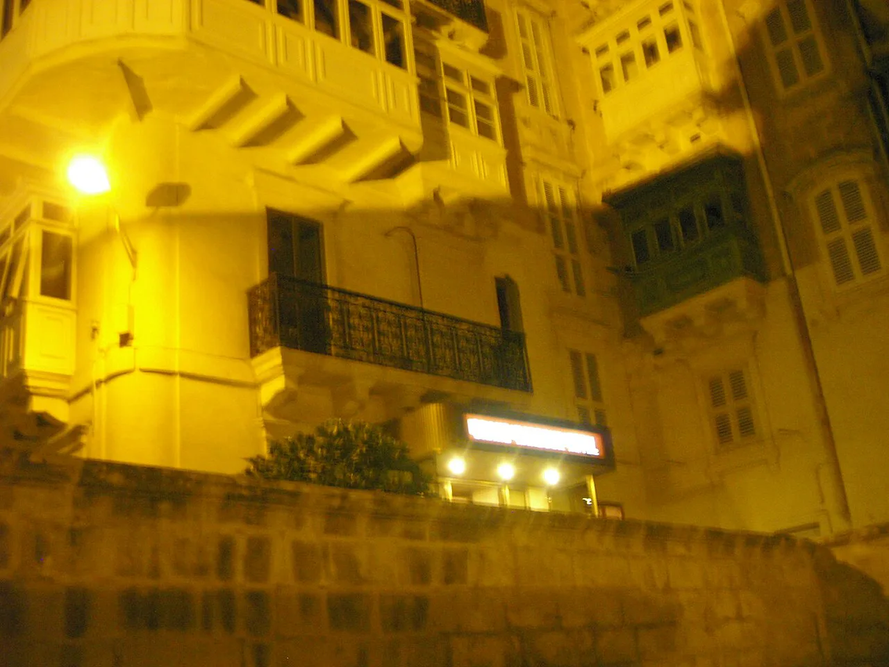 Grand Harbour Hotel - Valletta - panoramio - kajikawa