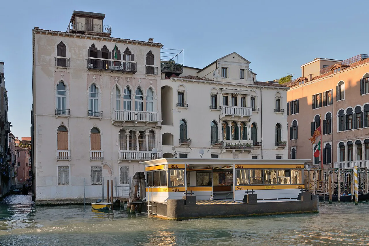 Fermata del vaporetto Giglio Canal Grande Venezia, Venice