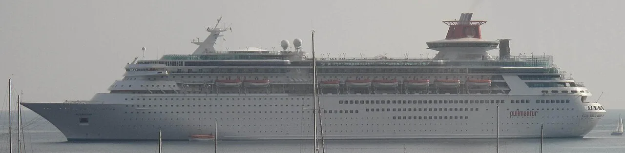 Cruise ship in Villefranche harbour (cropped)