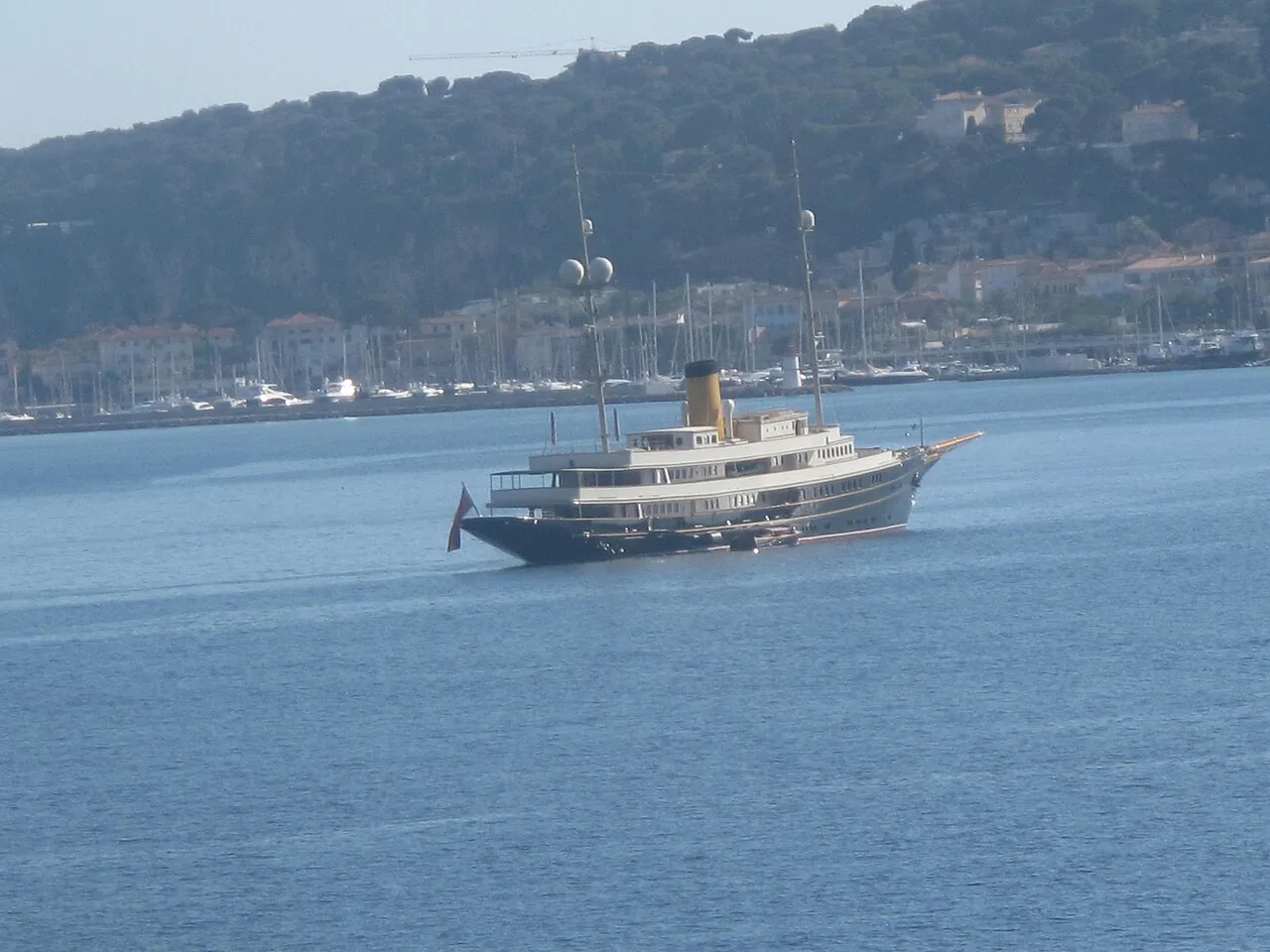 Yacht en rade de Villefranche
