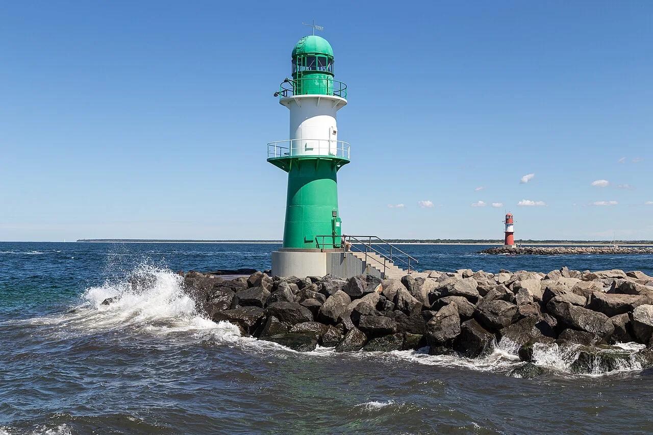 Leuchttürme an der Hafeneinfahrt von Warnemünde (Rostock)